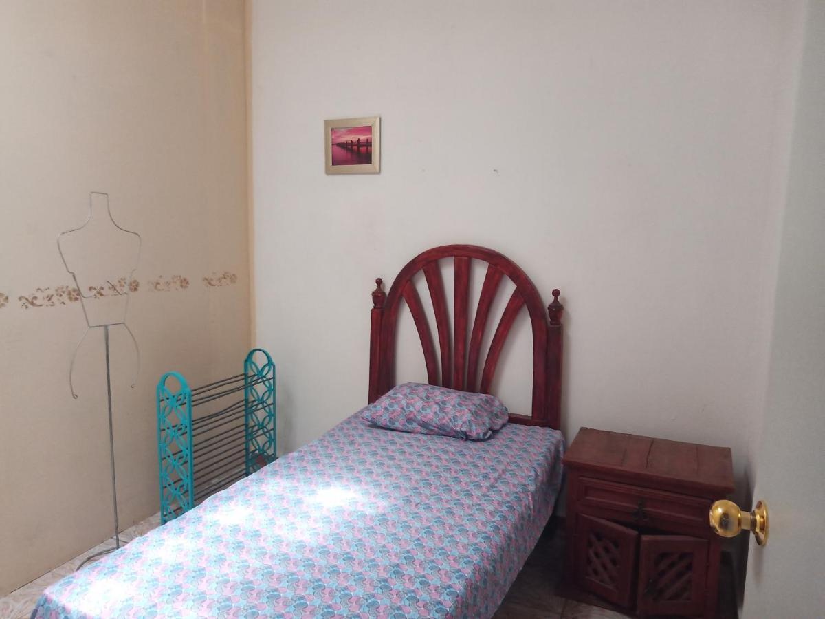 Quiroz House Hotel เลออน ภายนอก รูปภาพ